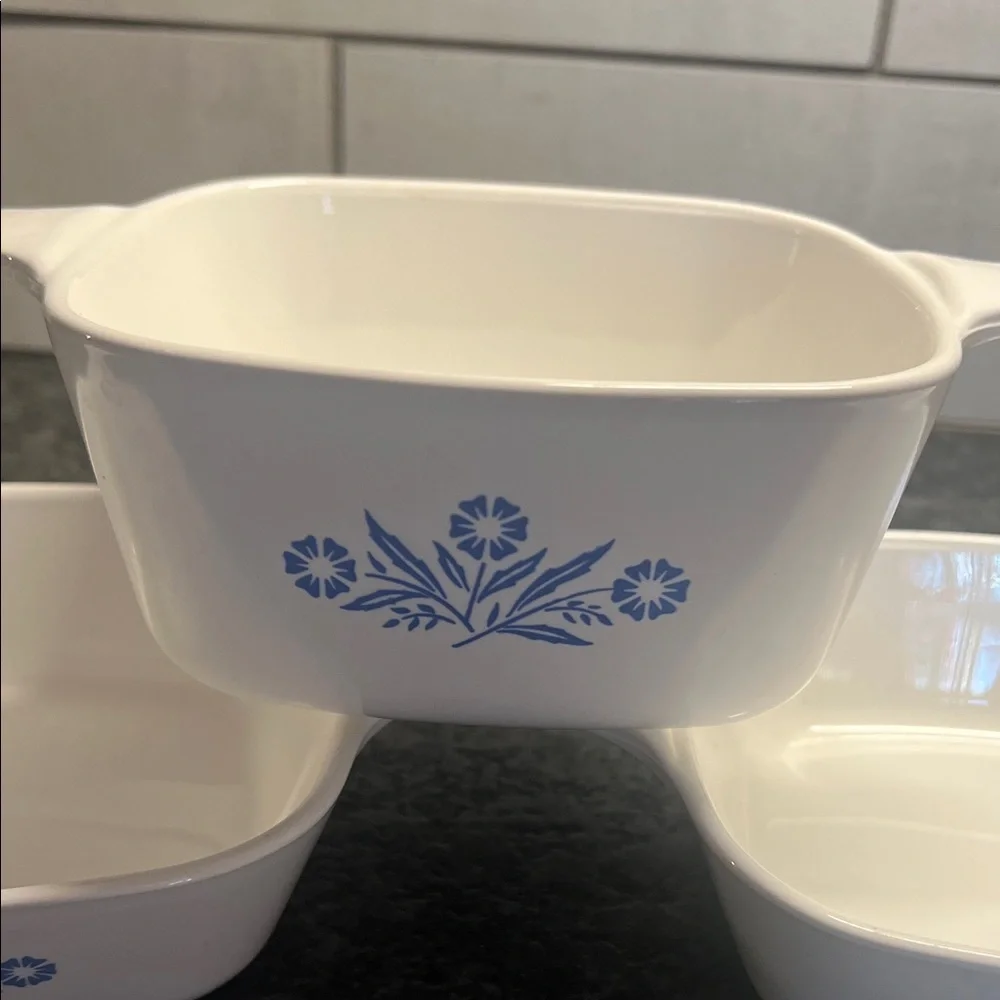 Corningware cornflower blue design. 3 casserole Dishes. 2 petite and 1 22oz